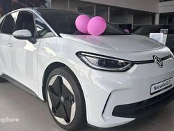 Blanc glacier métal/toit/hayon noir Utilisé 2024 VW ID.3 Exclusive Citadine | 35 999 € (Prix cher)