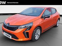 Orange Utilisé 2024 Renault Clio V Evolution Berline | 15 590 € (Prix juste)