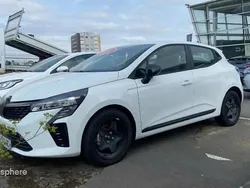 Blanc Utilisé 2023 Renault Clio Evolution Van | 15 499 €