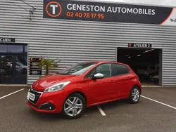 Rouge Utilisé 2019 Peugeot 208 Signature Sky Citadine | 8 490 € (Prix juste)