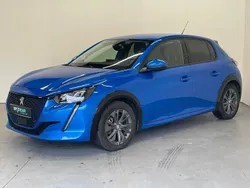 Vert Utilisé 2022 Peugeot e-208 Allure Citadine | 18 990 € (Prix juste)