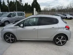 Utilisé 2016 Peugeot 208 Allure Citadine | 5 000 € (Super prix)