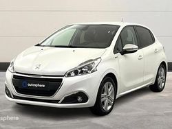 Blanc Utilisé 2017 Peugeot 208 Style Citadine | 8 999 € (Prix assez cher)