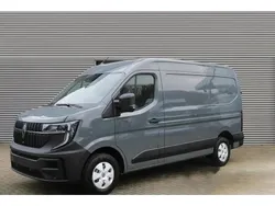 Gris Nouvelle 2025 Renault Master Van | 34 690 € (Bon prix)