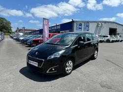 Noir Utilisé 2016 Peugeot 5008 Active Monospace | 12 690 € (Prix assez cher)