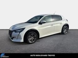Blanc Utilisé 2021 Peugeot e-208 Allure Citadine | 15 990 € (Prix juste)