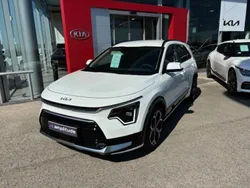 Blanc nacré Utilisé 2024 Kia Niro Premium SUV | 33 989 € (Prix cher)