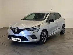 Gris Utilisé 2023 Renault Clio V Evolution Citadine | 17 990 € (Prix juste)