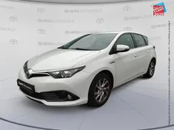 Blanc Utilisé 2018 Toyota Auris Hybrid Design Berline | 16 499 € (Prix assez cher)