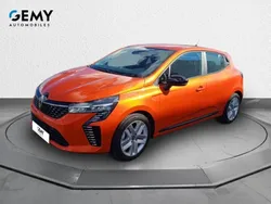 Orange Utilisé 2023 Renault Clio V Evolution Citadine | 19 399 € (Prix juste)
