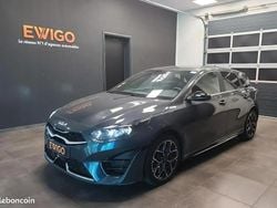 Gris Utilisé 2023 Kia Ceed GT GT-Line Berline | 19 990 € (Prix juste)