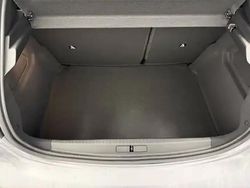 Gris Utilisé 2025 Peugeot 208 Allure Citadine | 19 490 € (Prix cher)