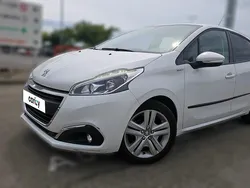Blanc Utilisé 2017 Peugeot 208 Style Citadine | 6 390 € (Bon prix)