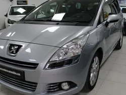 Gris Utilisé 2013 Peugeot 5008 Allure Monospace | 9 990 € (Prix cher)
