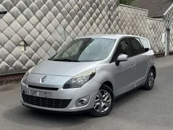 Beige Utilisé 2011 Renault Scénic III Monospace | 1 490 €