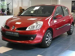 Rouge Utilisé 2006 Renault Clio III Privilege Berline | 6 498 € (Prix juste)