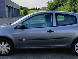 Gris Utilisé 2010 Renault Clio II Citadine | 4 000 € (Prix juste)