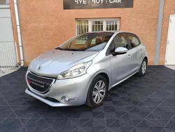 Gris Utilisé 2014 Peugeot 208 Active Citadine | 6 990 € (Prix assez cher)