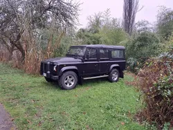 Noir Utilisé 2010 Land Rover Defender SE SUV | 45 715 € (Prix assez cher)