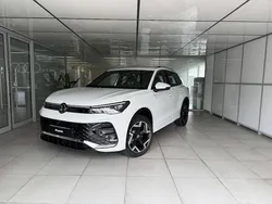 Utilisé 2025 VW Tiguan R-line Edition SUV | 51 490 € (Super prix)