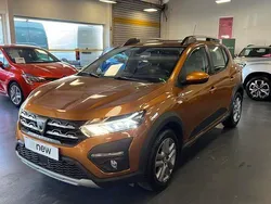 Orange Utilisé 2022 Dacia Sandero Comfort Citadine | 14 590 € (Prix juste)