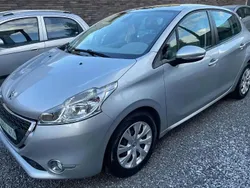 Gris Utilisé 2014 Peugeot 208 Allure Citadine | 5 800 € (Prix juste)