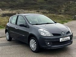Bleu Occasion 2006 Renault Clio III Citadine | 4 790 € (Bon prix)