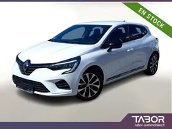 Blanc Utilisé 2023 Renault Clio V Techno Citadine | 17 988 € (Prix juste)