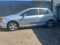 Gris Utilisé 2005 Peugeot 307 Premium Berline | 1 900 €