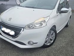 Utilisé 2014 Peugeot 208 Style Citadine | 8 490 € (Prix juste)