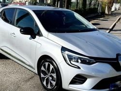 Gris Utilisé 2023 Renault Clio V Evolution Citadine | 14 990 € (Prix juste)