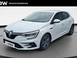 Blanc Utilisé 2022 Renault Mégane IV Evolution Berline | 16 990 € (Prix juste)