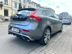 Gris Utilisé 2016 Volvo V40 R-Design Break | 17 999 € (Prix assez cher)