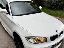 Blanc Utilisé 2011 BMW 120 Sport Line Citadine | 9 999 €