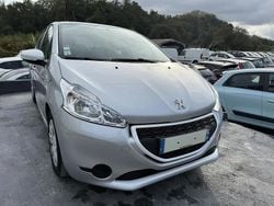 Gris Utilisé 2014 Peugeot 208 Citadine | 5 990 € (Bon prix)