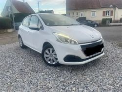 Blanc Utilisé 2015 Peugeot 208 Allure Citadine | 6 500 € (Prix juste)