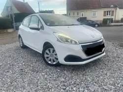 Blanc Utilisé 2015 Peugeot 208 Allure Citadine | 6 500 € (Prix juste)