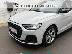 Blanc glacier métallisé Utilisé 2024 Audi A1 Sportback Advanced Citadine | 29 890 € (Prix assez cher)