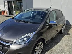 Utilisé 2019 Peugeot 208 Signature Sky Citadine | 7 990 € (Prix juste)