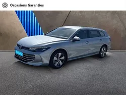 Blanc Utilisé 2024 VW Passat Life Break | 35 490 € (Prix assez cher)