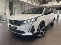 Blanc Utilisé 2023 Peugeot 5008 GT Monospace | 40 924 €