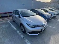 Argent Utilisé 2015 Toyota Auris Hybrid Business Edition Berline | 11 600 € (Prix juste)