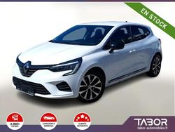 Blanc Utilisé 2023 Renault Clio V Techno Citadine | 17 388 € (Prix juste)
