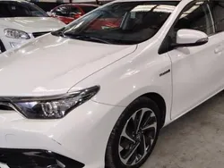 Utilisé 2017 Toyota Auris Hybrid Lounge Berline | 11 990 € (Prix juste)