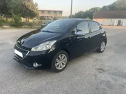 Noir Utilisé 2015 Peugeot 208 Style Citadine | 5 490 € (Prix juste)