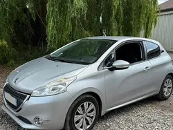 Gris Utilisé 2013 Peugeot 208 Active Citadine | 3 200 € (Super prix)