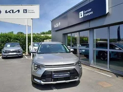 Gris Utilisé 2024 Kia Niro Premium SUV | 26 890 € (Bon prix)