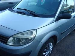 Gris Utilisé 2005 Renault Scénic II Monospace | 2 950 € (Prix juste)