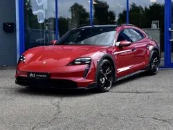 Rouge Utilisé 2022 Porsche Taycan Cross Turismo Berline | 64 900 € (Prix juste)