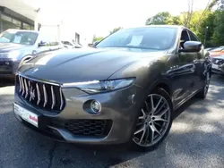 Gris Utilisé 2016 Maserati Levante SUV | 44 990 € (Prix juste)